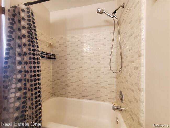 Building Photo - 137 Birchwood Ave