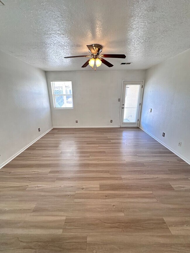Building Photo - Move in Special 1/2 off 1st month rent! 3 Bedroom 2 Bath 2 Car Garage w/ Fenced in Yard