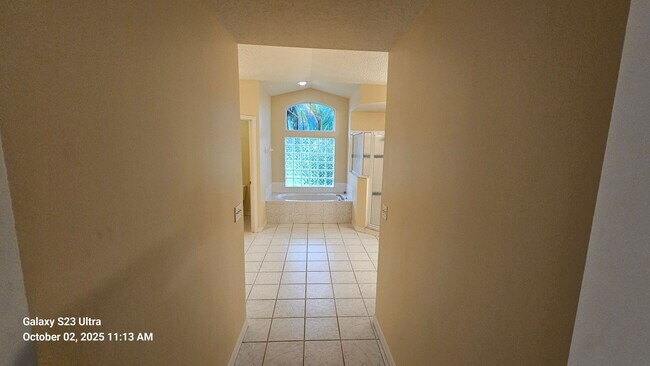 Building Photo - Spacious 4 Bedroom Home in Breakaway Trail...