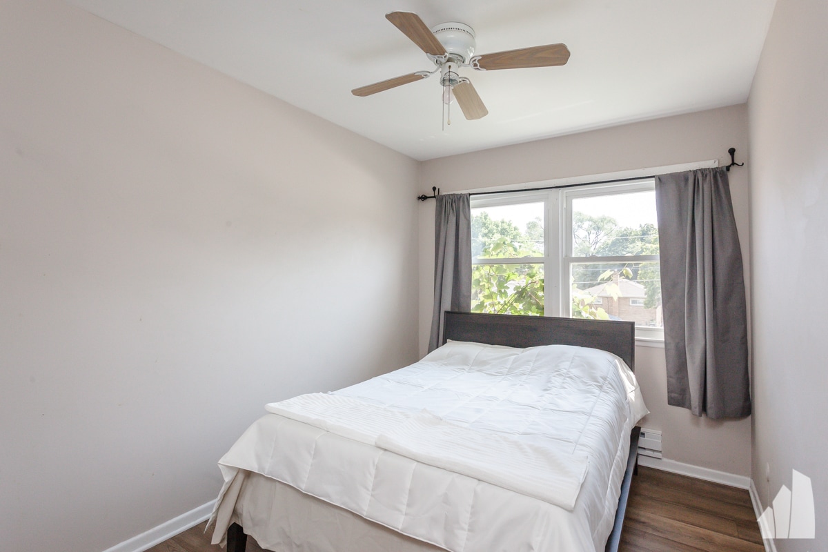 Building Photo - 6427 N Hermitage Ave