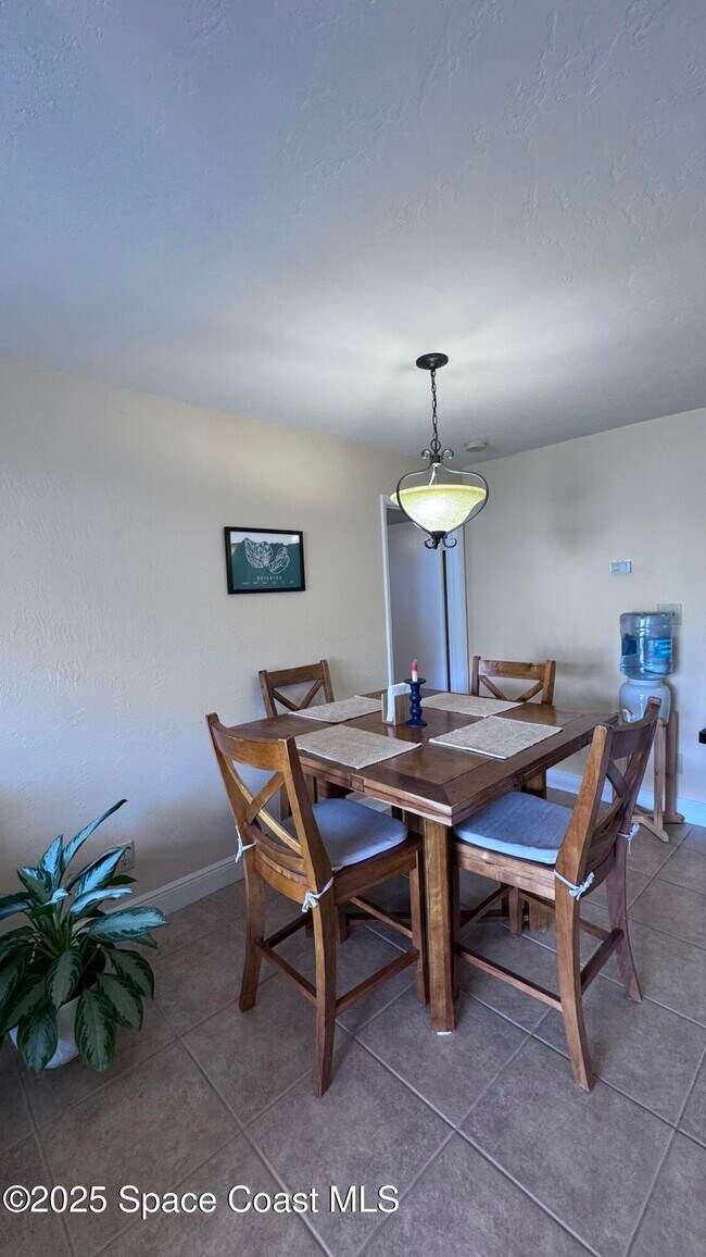 Building Photo - 1841 Island Club Dr