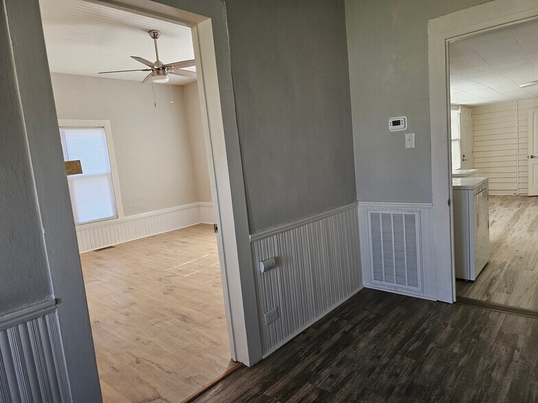 Building Photo - 4058 West Ave