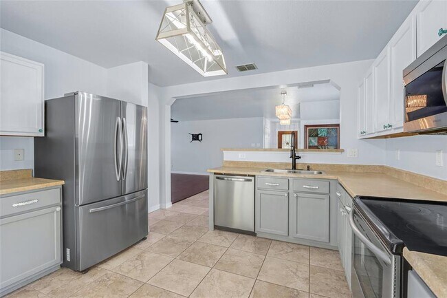 Building Photo - 7831 Saddle Run