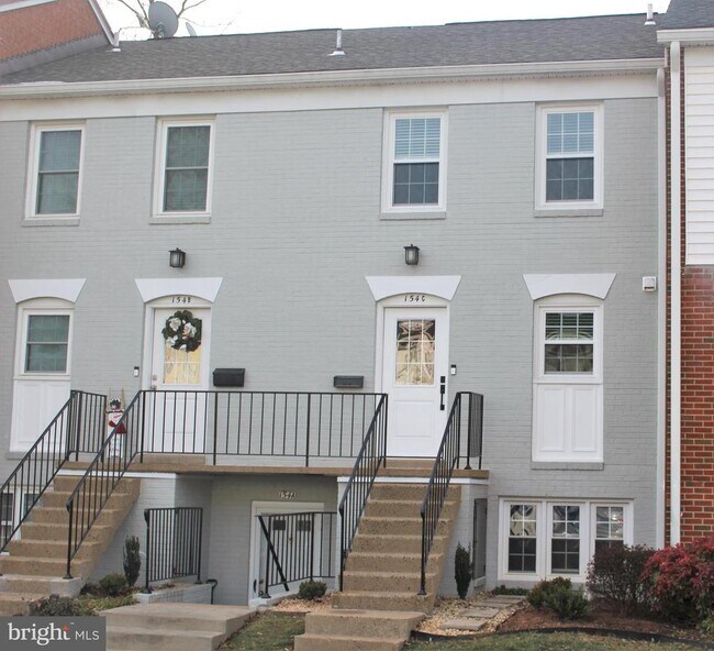 Building Photo - 154 Fairfield Dr