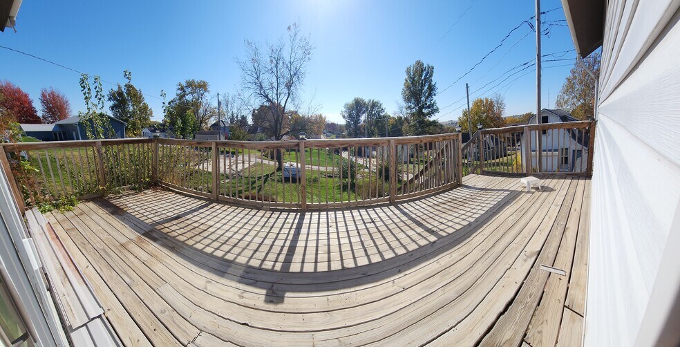 Building Photo - 807 Chicago St