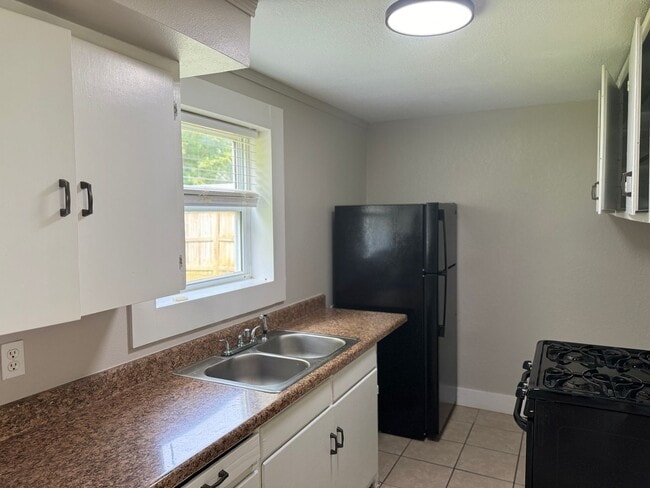 Building Photo - 408 Grove - Grv