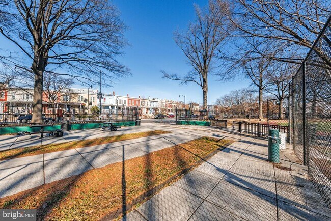 Building Photo - 117 R St NW