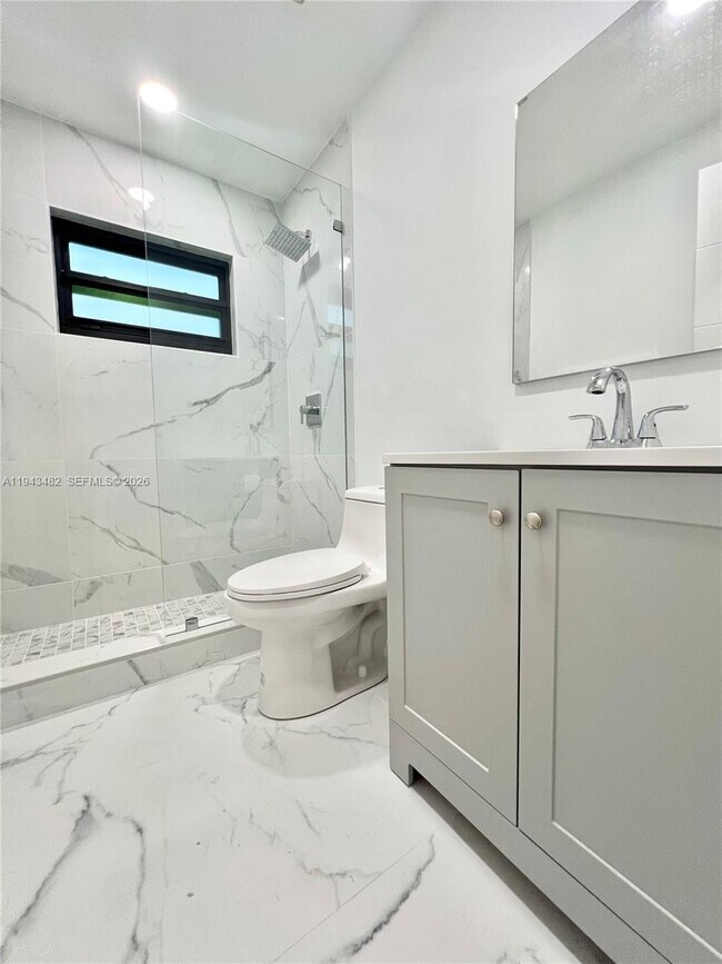 Building Photo - 641 NE 2nd St