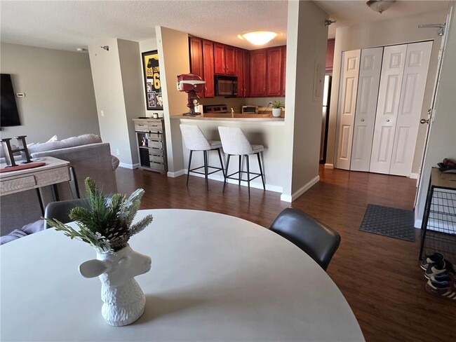 Building Photo - 5978 Chasewood Pkwy