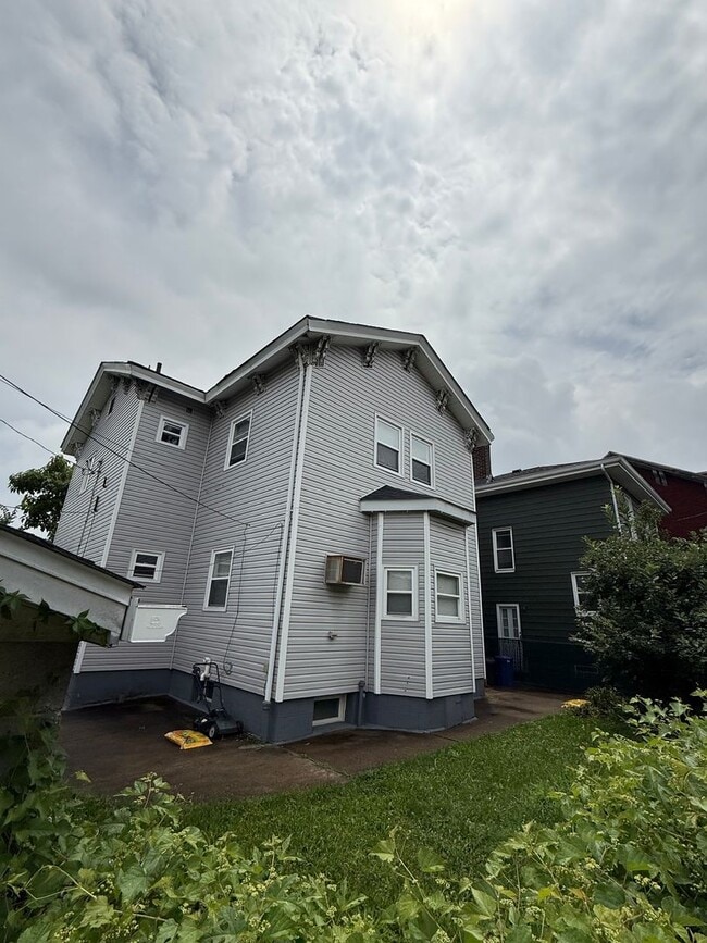 Building Photo - 2121 Eggers St