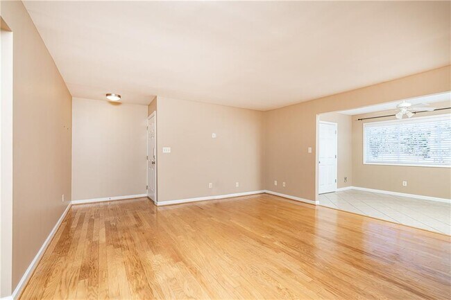 Building Photo - 1468 Briarwood Rd NE