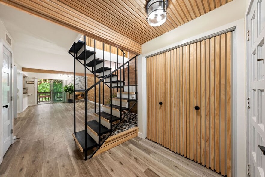 Building Photo - 2703 Meadowstone Ct