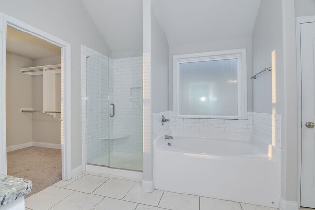 Building Photo - Large House in Grovetown!