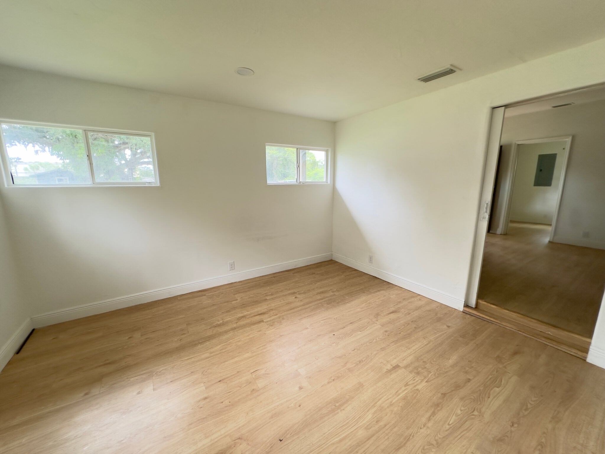 Building Photo - 176 E Yeomans Ave