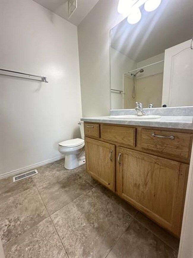 Building Photo - Charming Murray Home