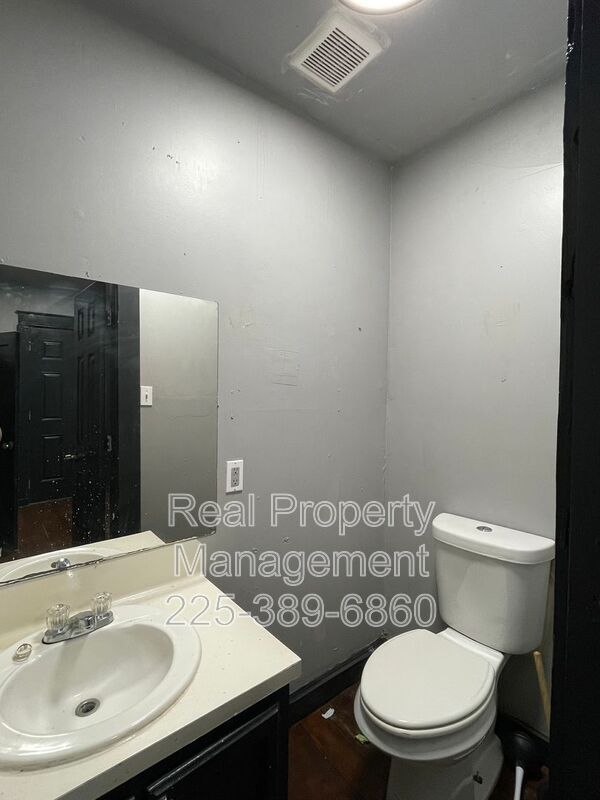 Building Photo - 3315 Weller Ave