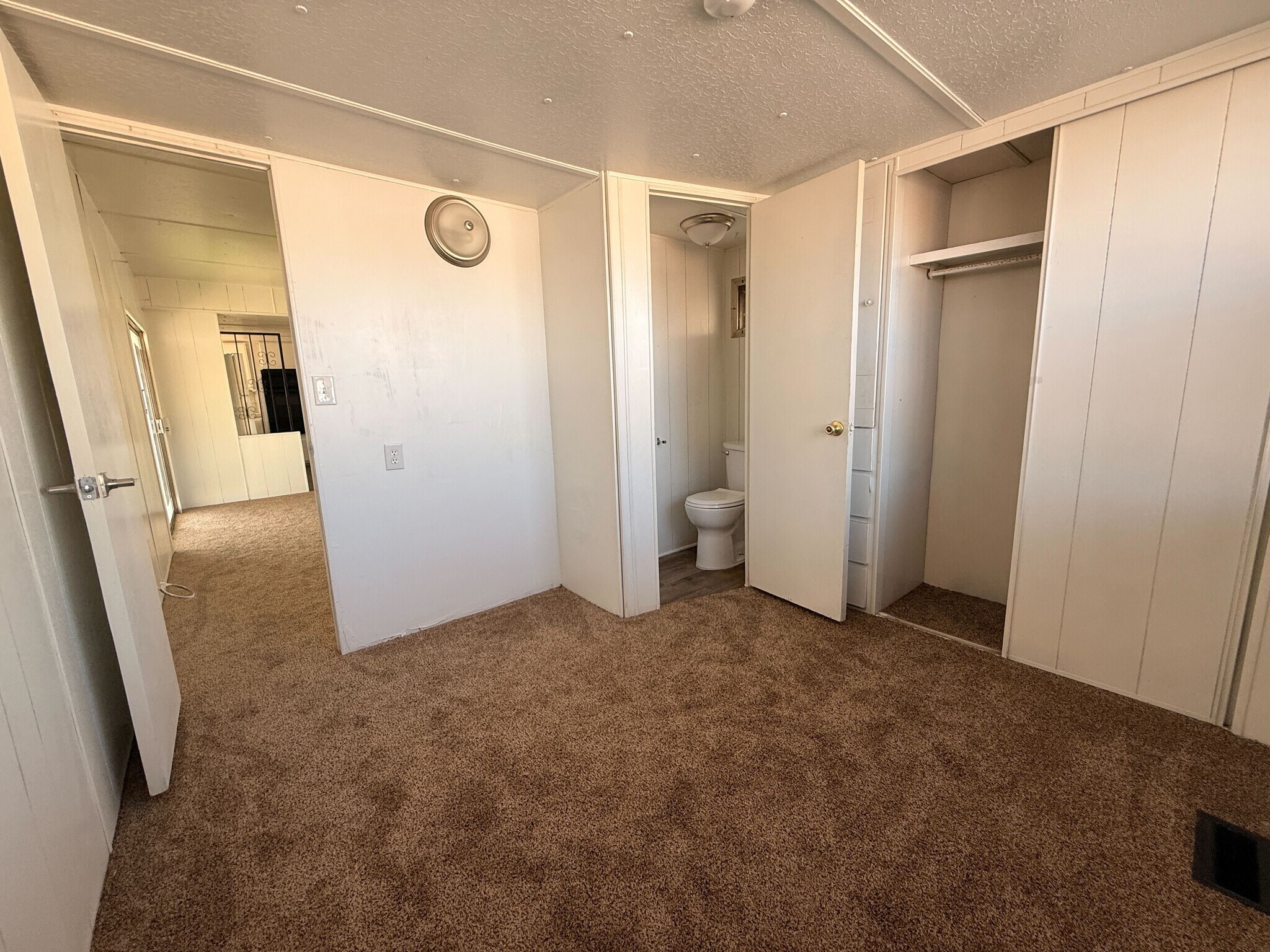 Building Photo - 3601 E Wyoming Ave