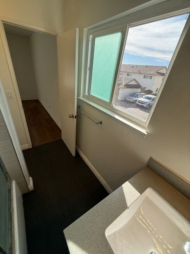 Building Photo - Paradise Manor Condo for lease