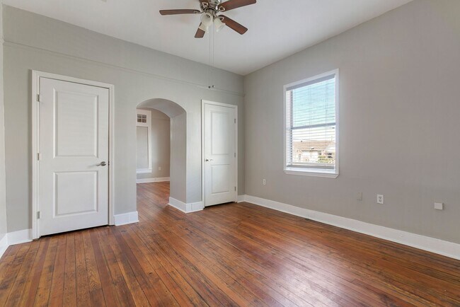Building Photo - 1501-1503 Desire