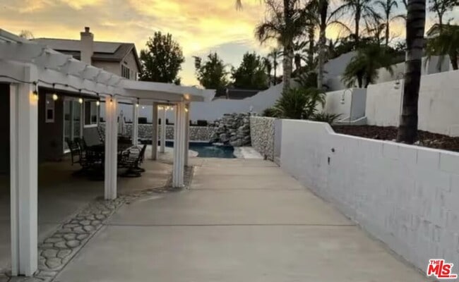 Building Photo - 2982 Briarwood Dr