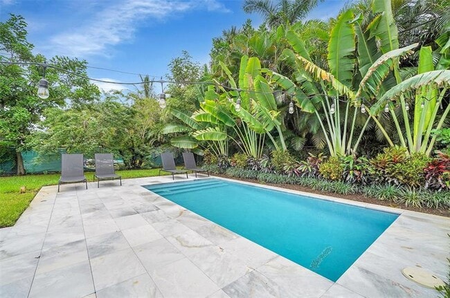 Building Photo - 400 NE 26th Dr