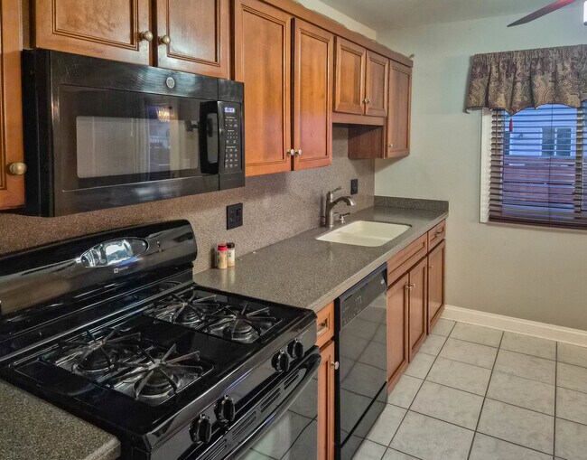 Building Photo - 824 Minnesota Cir