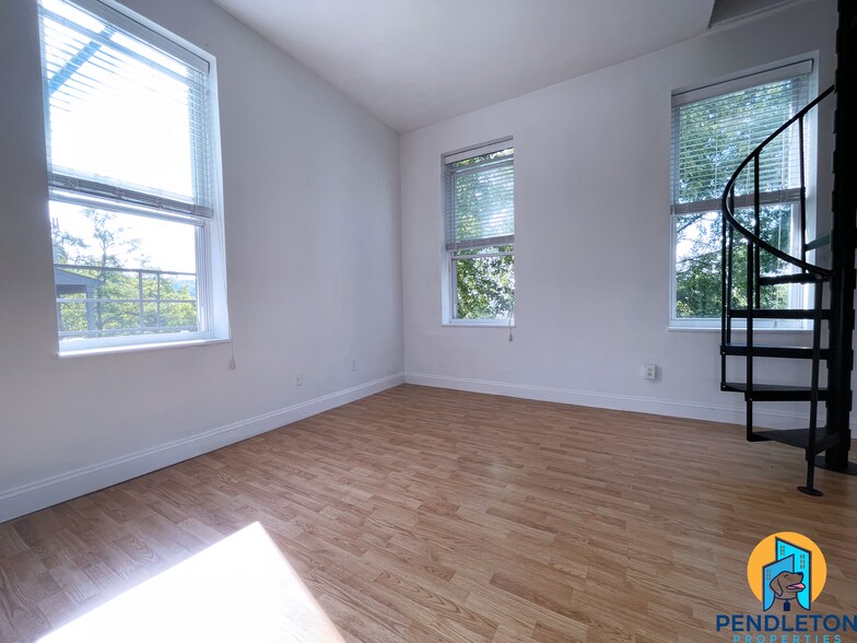 Building Photo - 541 Liberty Hl