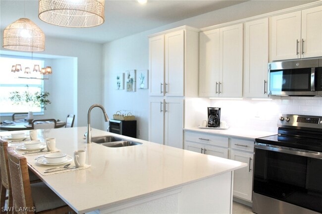 Building Photo - 15405 Grn Acrs Ave