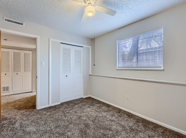 Building Photo - 515 Sunset Rd