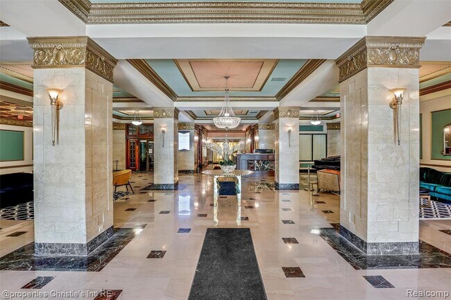 Building Photo - 15 E Kirby St