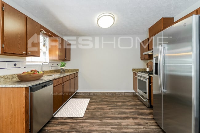 Building Photo - 2402 Range Heights Terrace