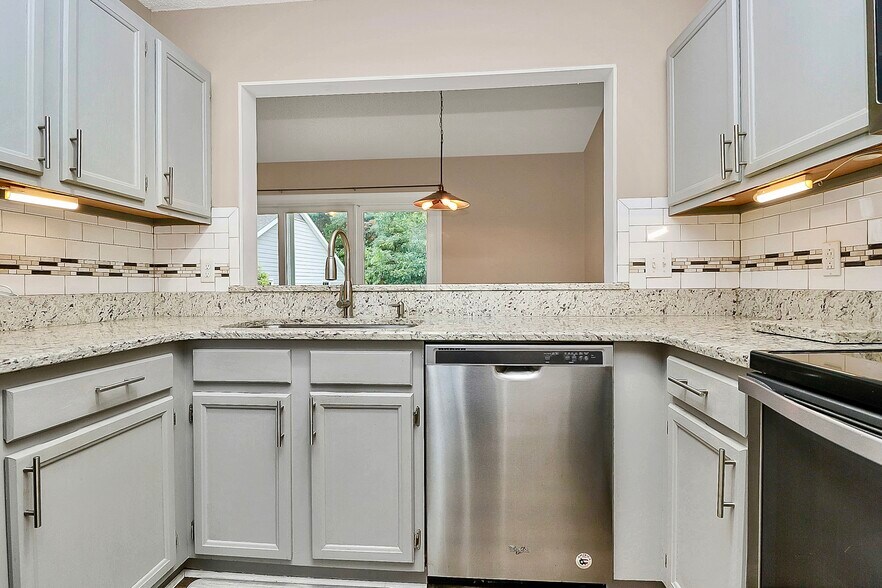 Building Photo - 9214 Kings Canyon Dr