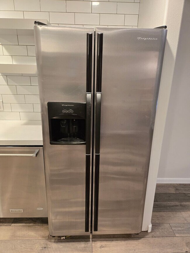 Building Photo - Large lot with tons of storage !  3 br , 2 bth + office+ 2  Car-garage + 2 Wooden Sheds