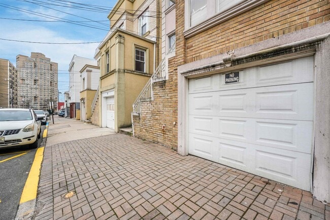 Building Photo - 69 70th St