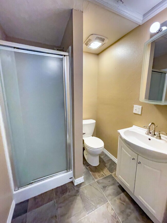 Building Photo - PRELEASING for AUGUST! Walk to Ball State! Bright 4BR Home with Fireplace