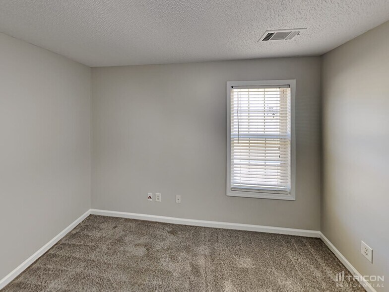 Building Photo - 156 Hillcrest Ct