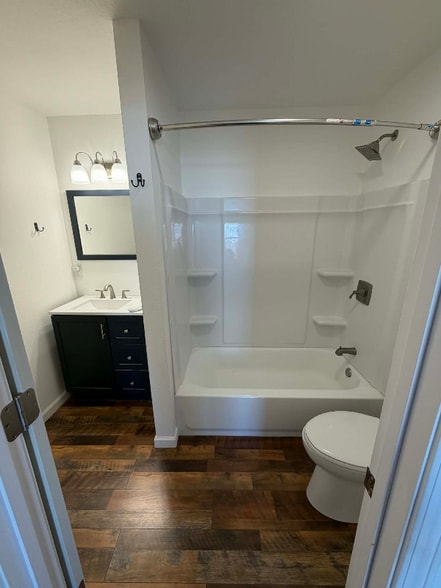 Building Photo - 227 N Frisco St