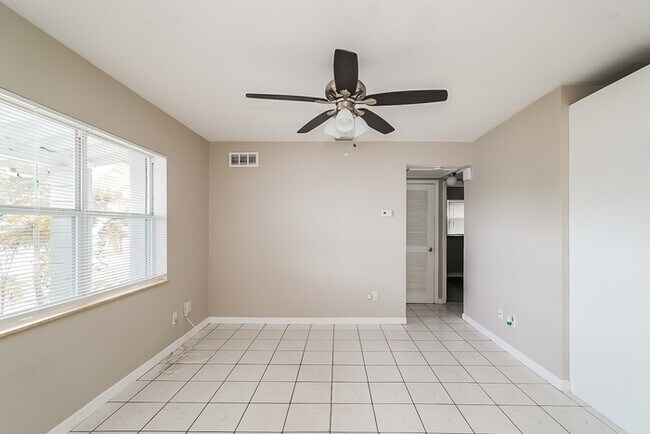 Building Photo - Welcoming 3-Bedroom Home in St. Petersburg, FL