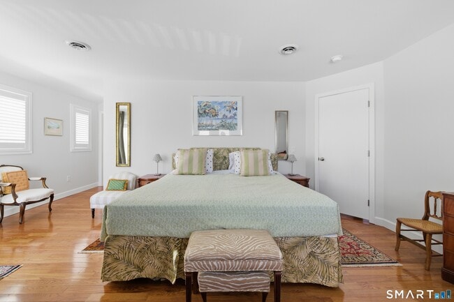 Building Photo - 2 Miller St