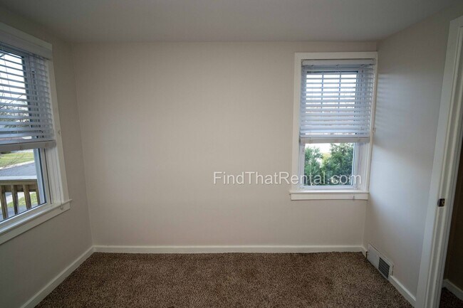 Building Photo - 805 Hamilton St