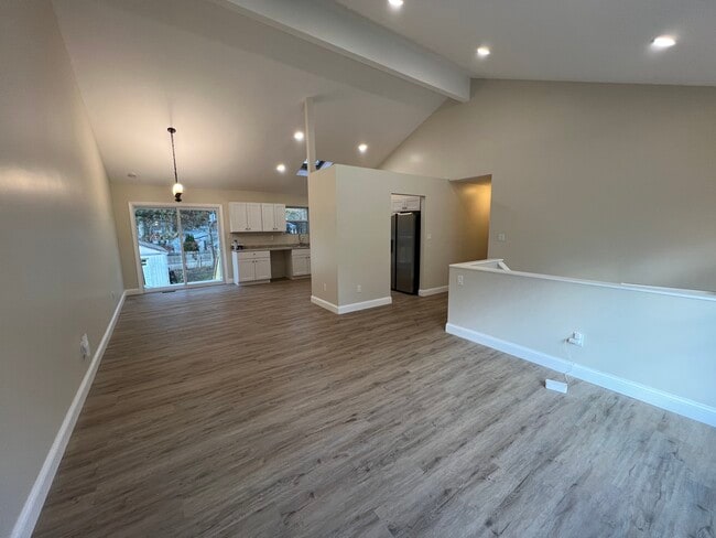 Building Photo - 31 Beach Ln