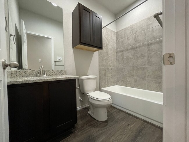 Building Photo - Townhome for rent