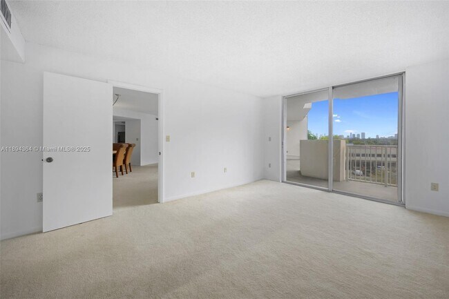 Building Photo - 1300 NE Miami Gardens Dr
