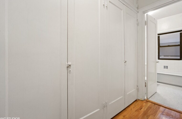 Building Photo - 1309 Oak Ave