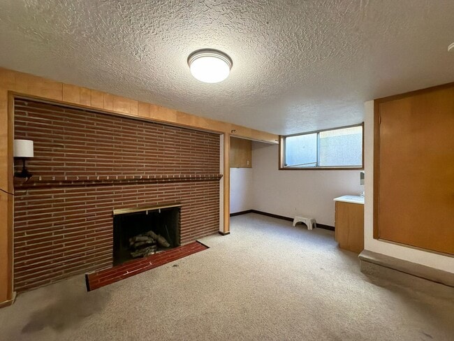 Building Photo - 5220 SE 33rd Pl