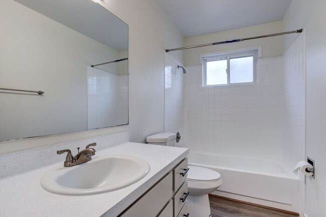 Building Photo - Remodeled 2 bedroom across from Providence...