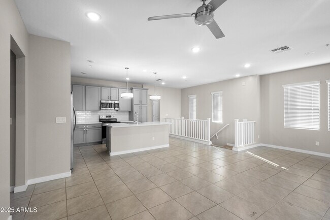 Building Photo - 155 N Lakeview Blvd