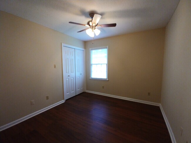 Building Photo - 2804 Falcon Ln