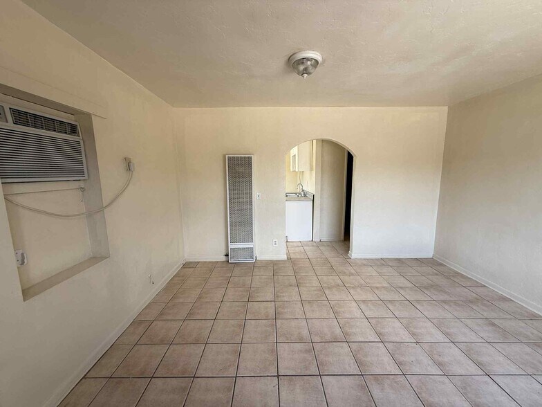 Building Photo - 5709 E 26th St