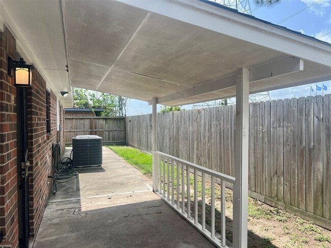 Building Photo - 10670 Norton Dr